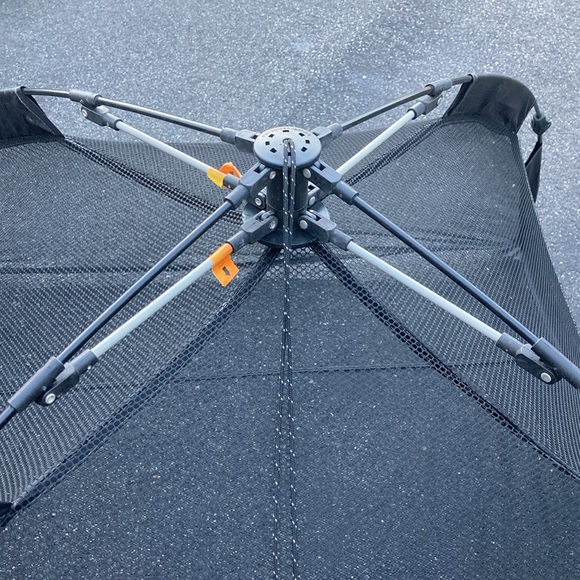 NWOT screened pet dome for indoor/outdoor use. Easy to assemble all one piece - Picture 6 of 7